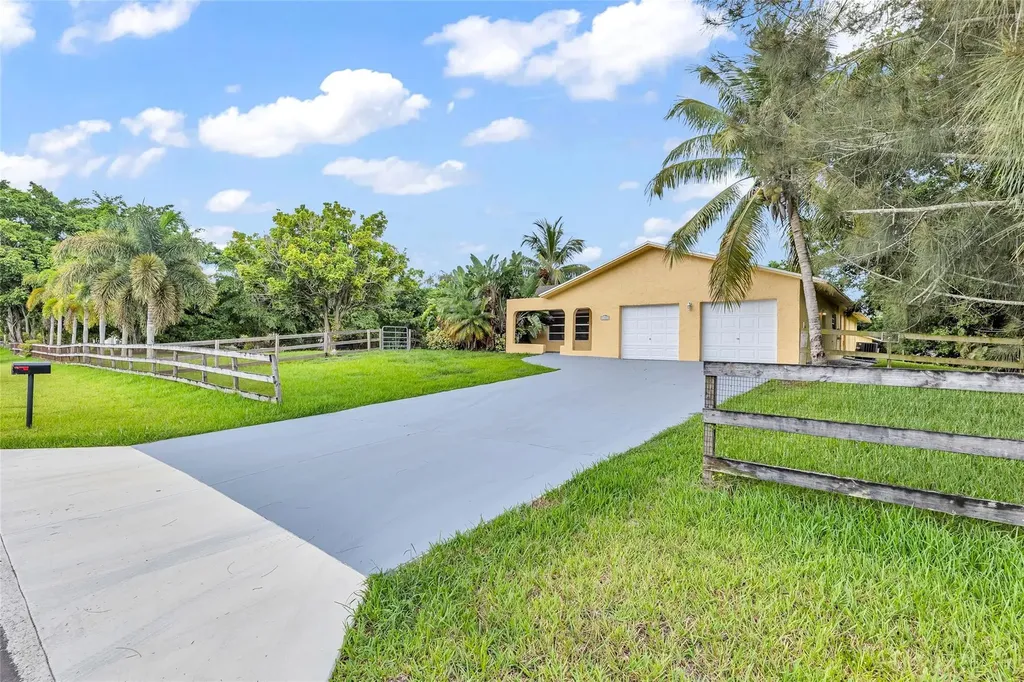 11550 SW 17th Court Davie FL 33325