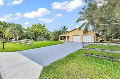 11550 SW 17th Court Davie FL 33325