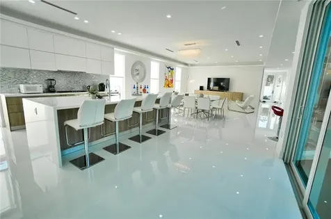 3325 NE 18th Fort Lauderdale FL 33305