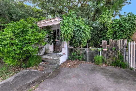 60 E 14th Street Hialeah FL 33010