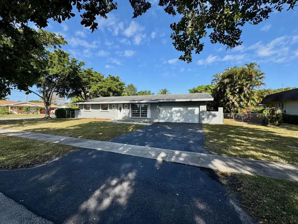 7561 NW 12th Street Plantation FL 33313