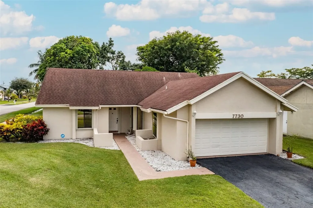 7730 Roble Lane Lake Worth FL 33467