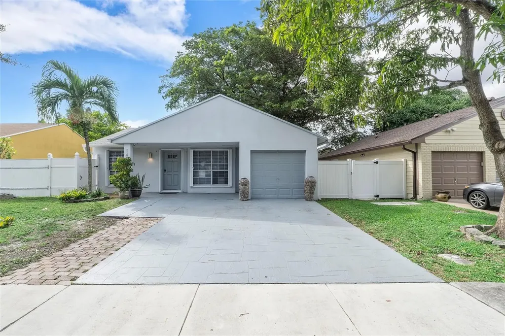 1410 SW 85th Terrace Pembroke Pines FL 33025