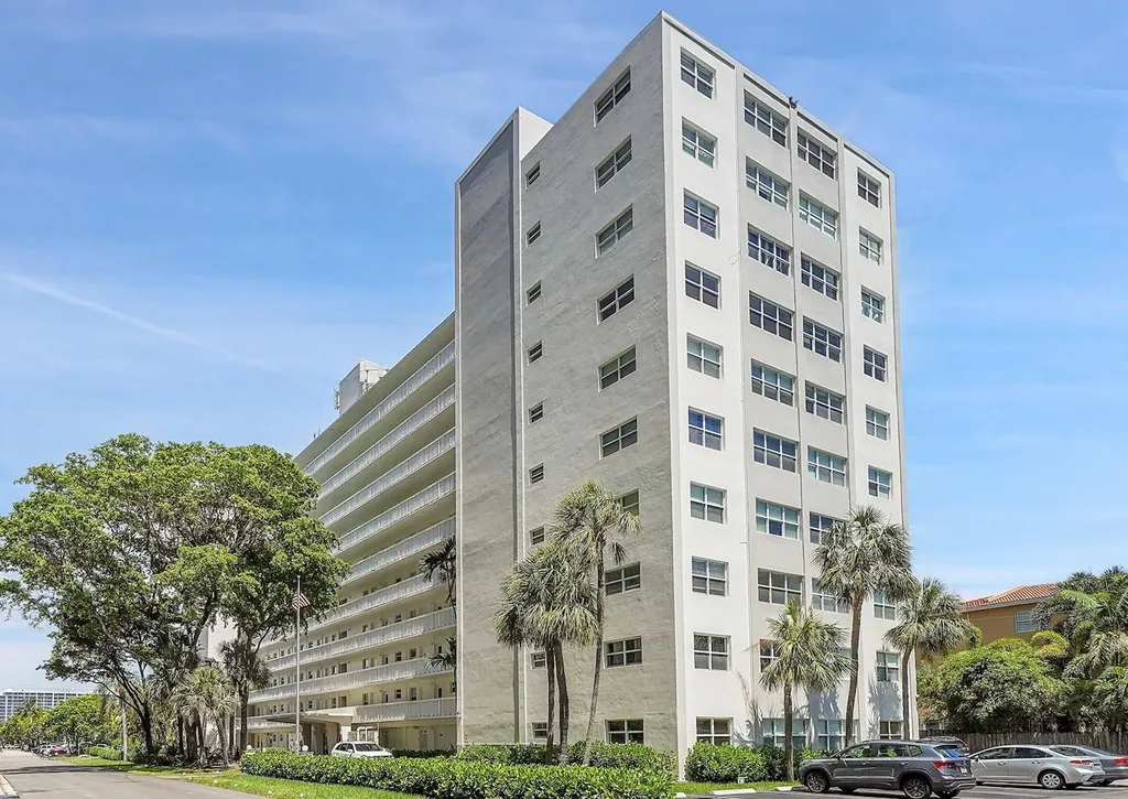 2555 NE 11th Street Fort Lauderdale FL 33304
