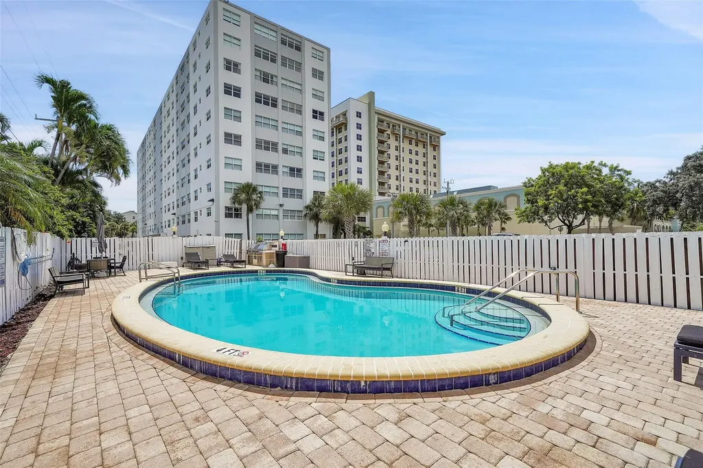 2555 NE 11th Street Fort Lauderdale FL 33304