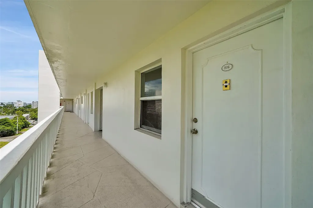 2555 NE 11th Street Fort Lauderdale FL 33304