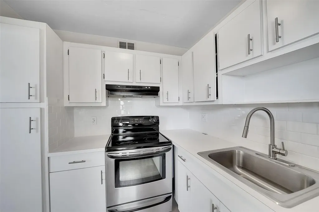 2555 NE 11th Street Fort Lauderdale FL 33304