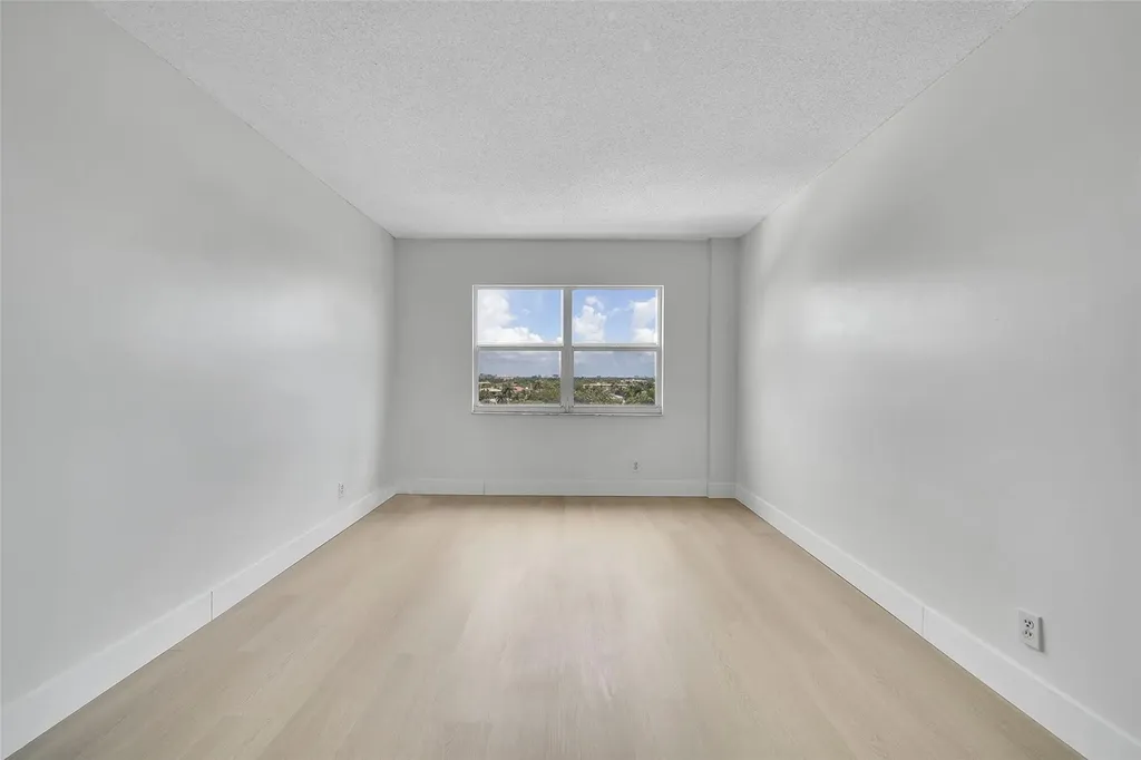 2555 NE 11th Street Fort Lauderdale FL 33304