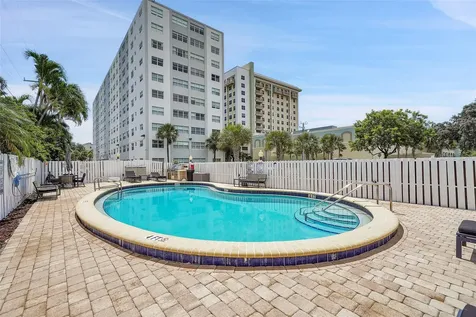 2555 NE 11th Street Fort Lauderdale FL 33304
