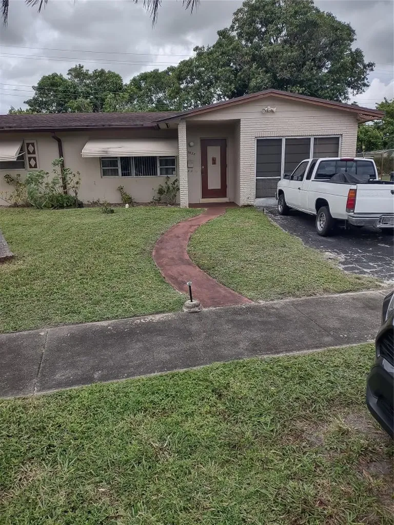 2833 NW 35th Terrace Lauderdale Lakes FL 33311