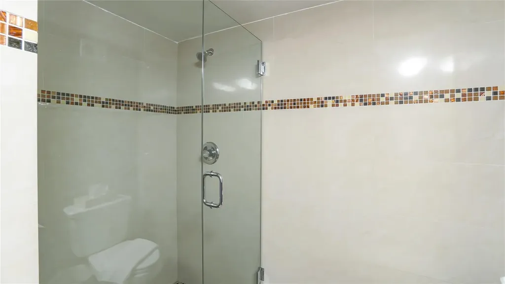 5225 Collins Avenue Miami Beach FL 33140