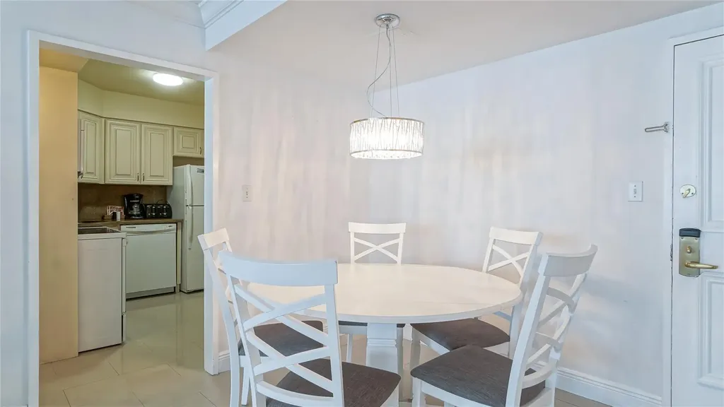 5225 Collins Avenue Miami Beach FL 33140