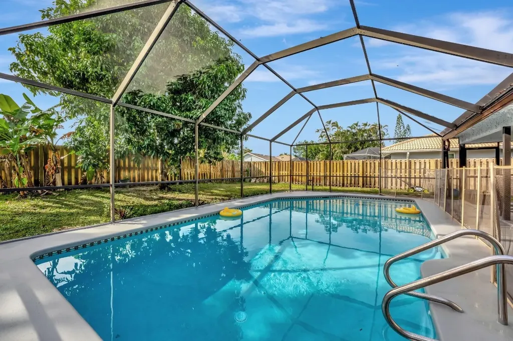 992 NW 82nd Avenue Coral Springs FL 33071