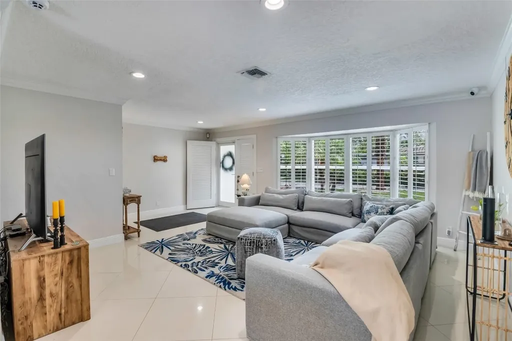 2750 SE 4th Street Pompano Beach FL 33062
