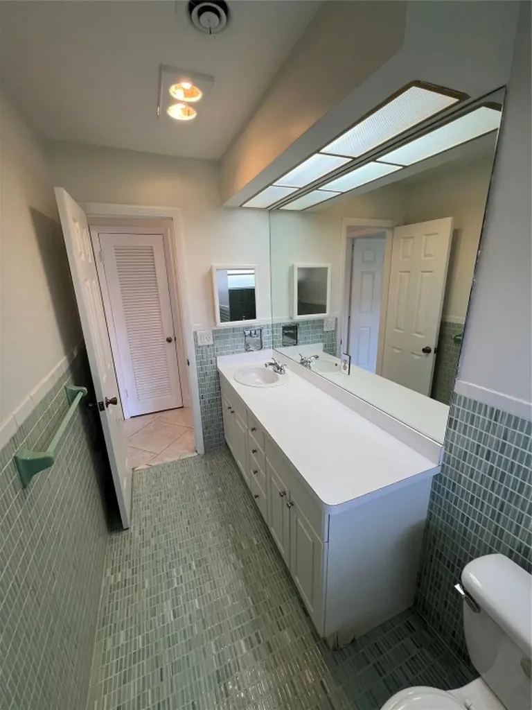 4800 NE 21st Avenue Fort Lauderdale FL 33308