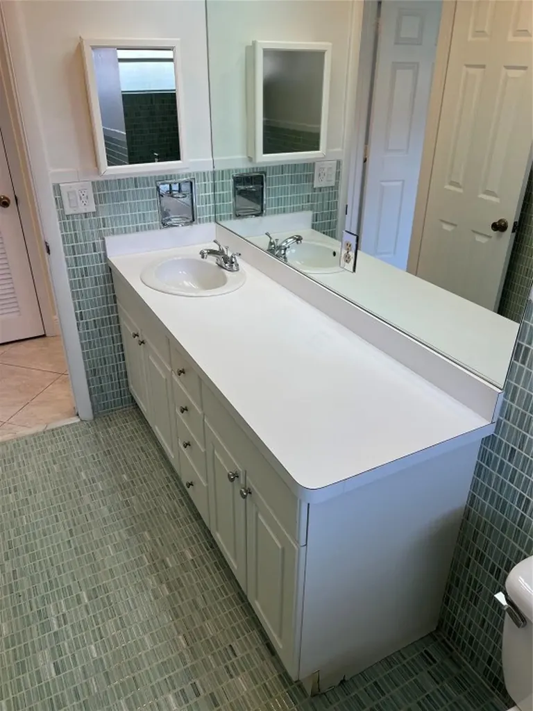 4800 NE 21st Avenue Fort Lauderdale FL 33308