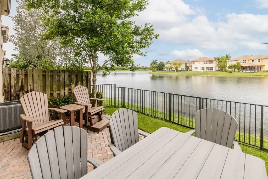 8455 Lakeview Trail Parkland FL 33076