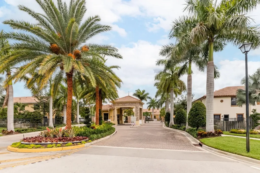8455 Lakeview Trail Parkland FL 33076