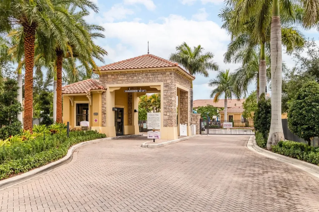 8455 Lakeview Trail Parkland FL 33076