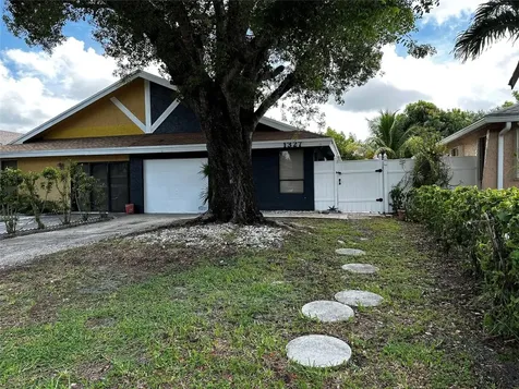 1327 SW 75th Avenue North Lauderdale FL 33068