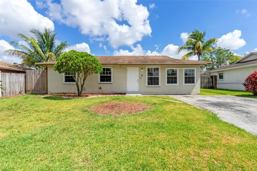 8241 SW 7th Street North Lauderdale FL 33068