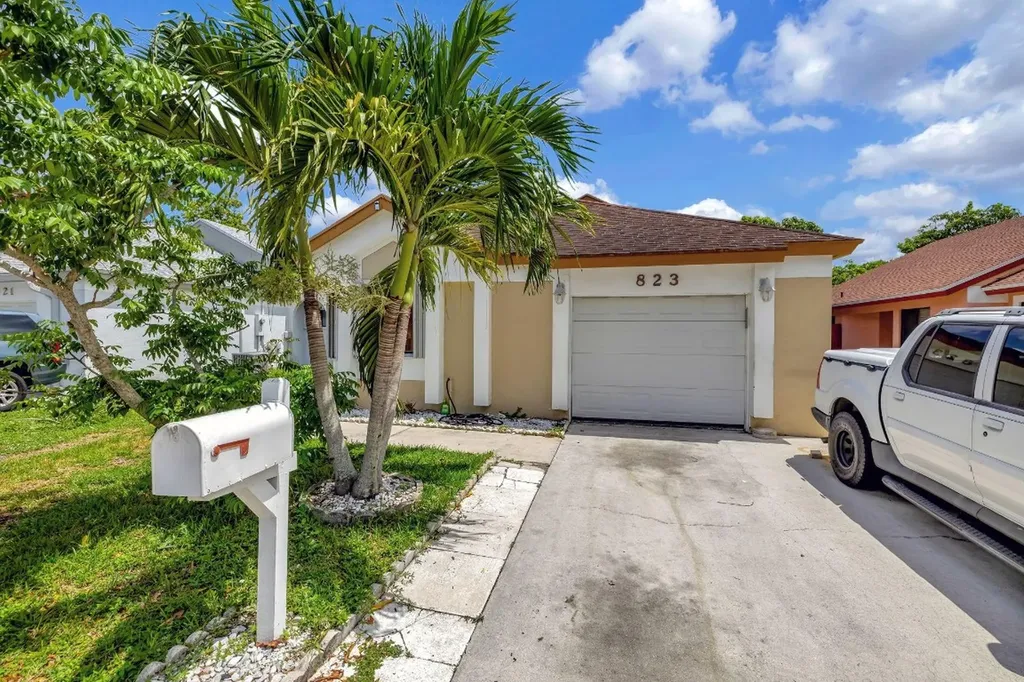 823 E Palm Run Drive North Lauderdale FL 33068
