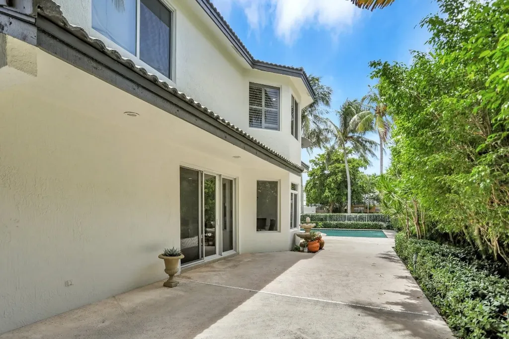 3215 NE 28th Avenue Lighthouse Point FL 33064