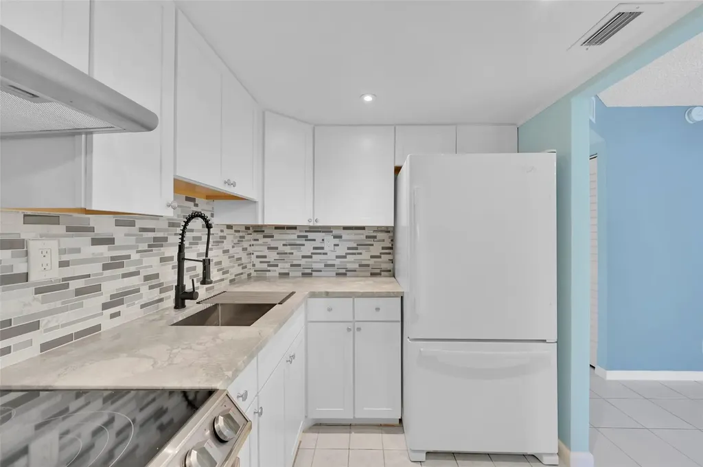 9121 Sunrise Lakes Boulevard Sunrise FL 33322