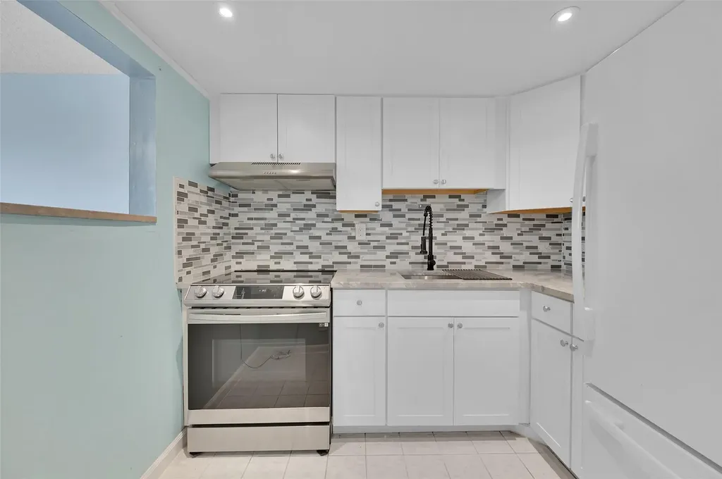 9121 Sunrise Lakes Boulevard Sunrise FL 33322
