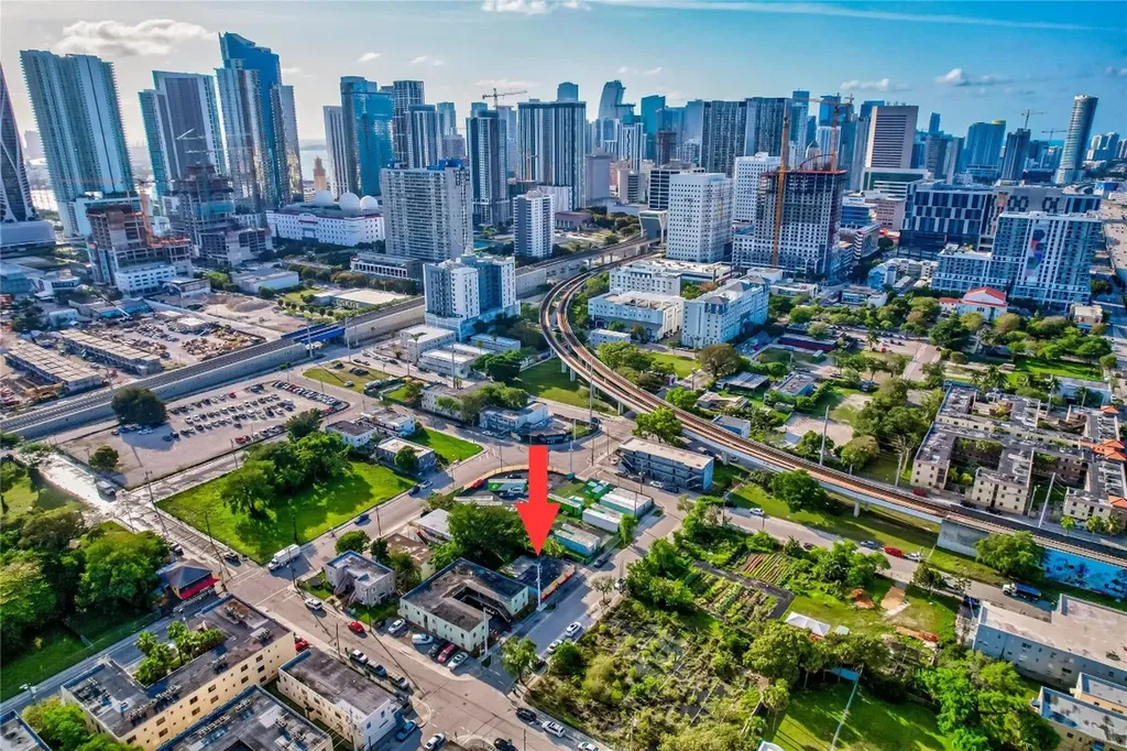 1139 NW 2nd Avenue Miami FL 33136