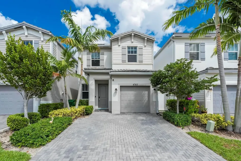 4743 NW 48th Terrace Tamarac FL 33319