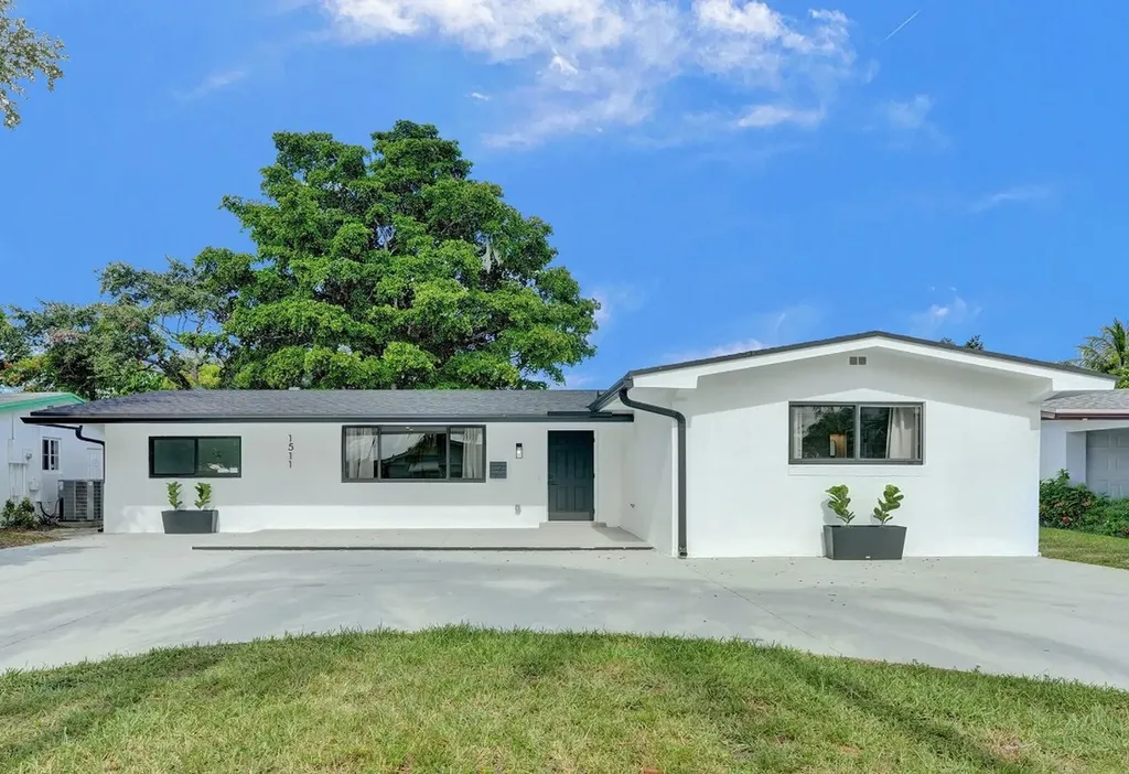 1511 NW 87th Way Pembroke Pines FL 33024