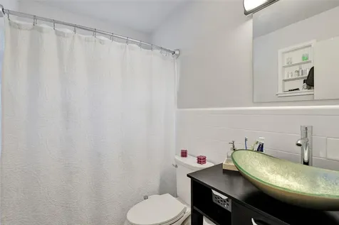 4240 NW 21st Avenue Oakland Park FL 33309