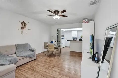 4240 NW 21st Avenue Oakland Park FL 33309