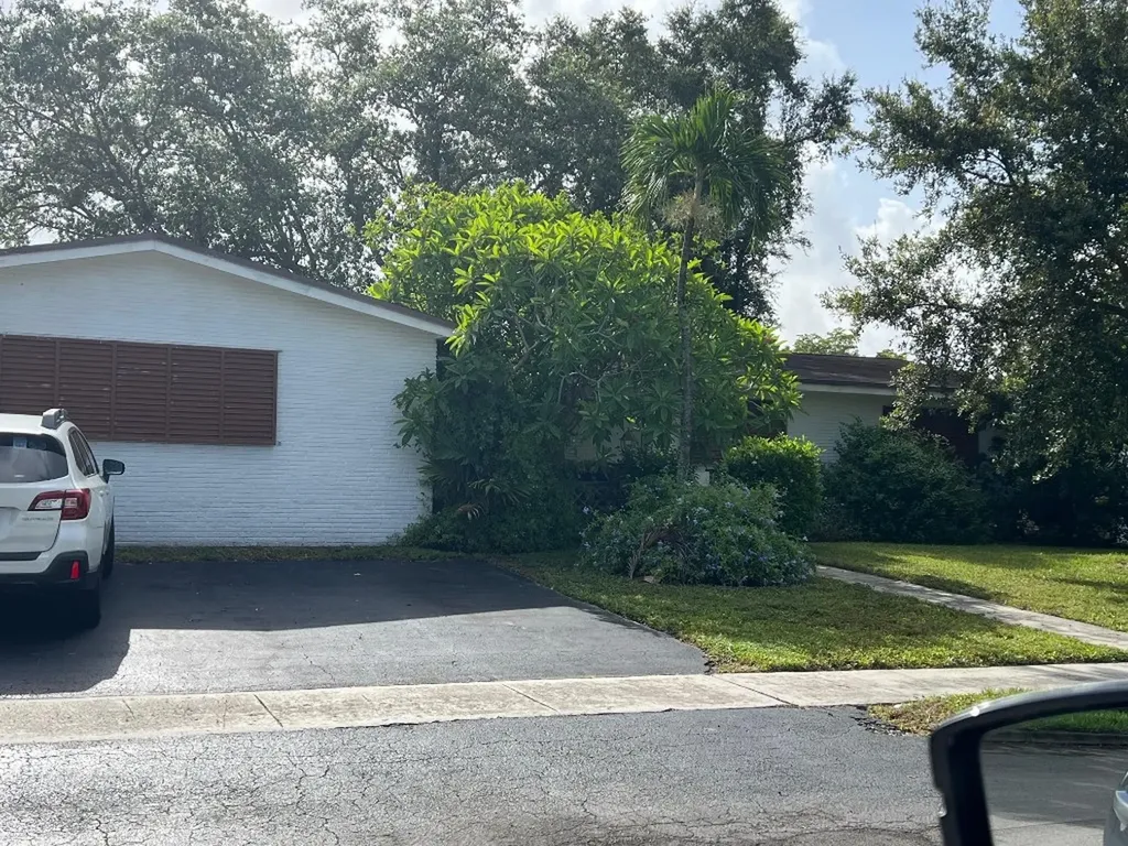 2321 NW 114th Terrace Pembroke Pines FL 33026