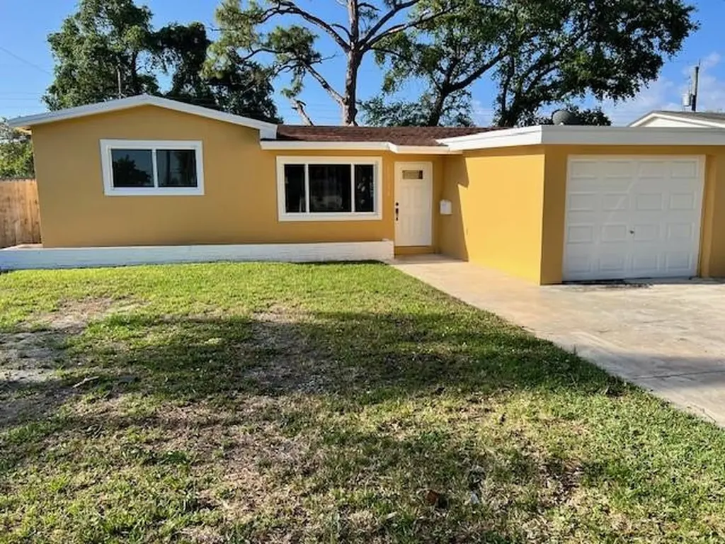6836 SW 10th Street Pembroke Pines FL 33023