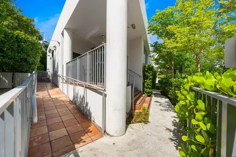 21 Harbor Drive Key Biscayne FL 33149
