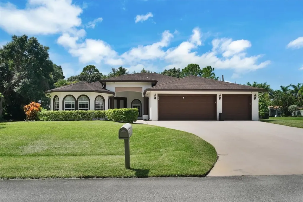 992 SW Haleyberry Avenue Port St Lucie FL 34953