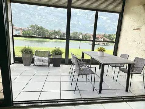 5609 Coral Lake Margate FL 33063