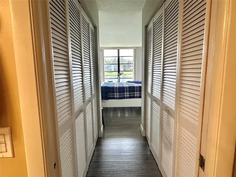 5609 Coral Lake Margate FL 33063
