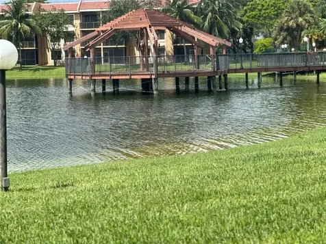 5609 Coral Lake Margate FL 33063