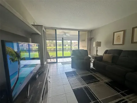 5609 Coral Lake Margate FL 33063