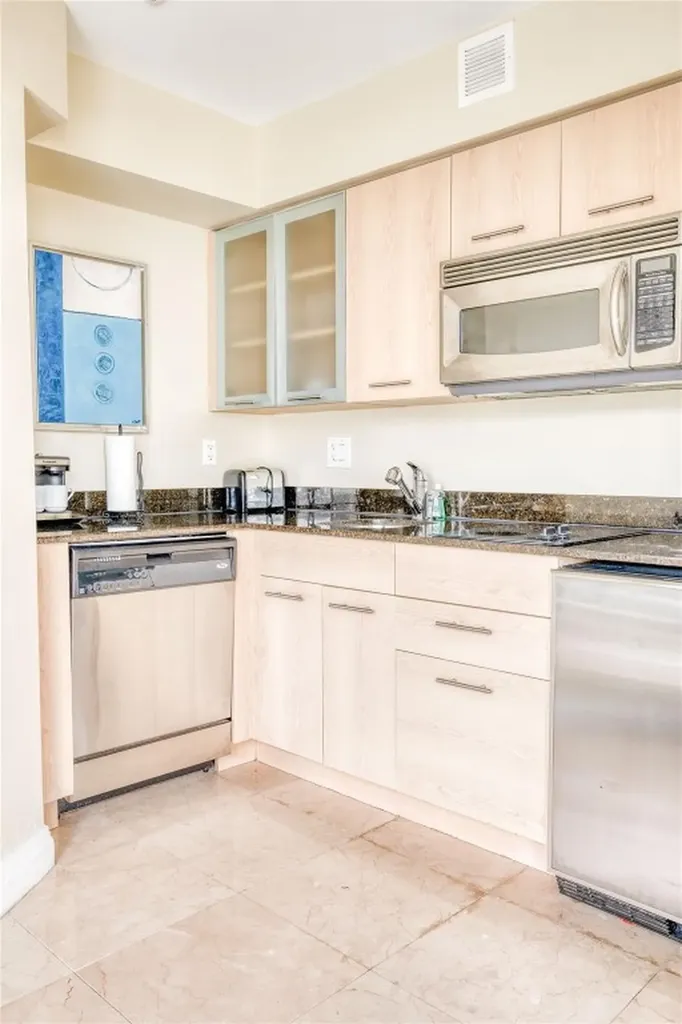 2670 E Sunrise Boulevard Fort Lauderdale FL 33304