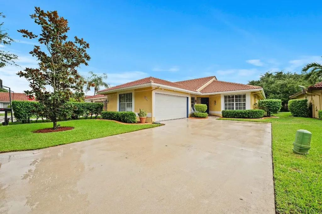 902 NW 104th Lane Coral Springs FL 33071