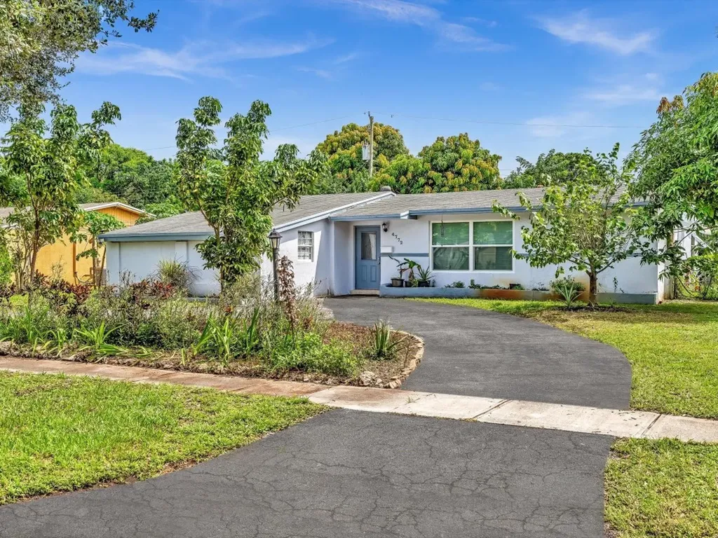 4772 NW 4th Street Plantation FL 33317