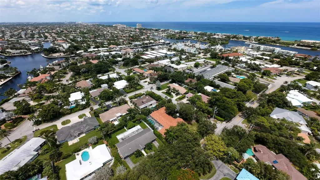 2715 NE 27th Avenue Lighthouse Point FL 33064