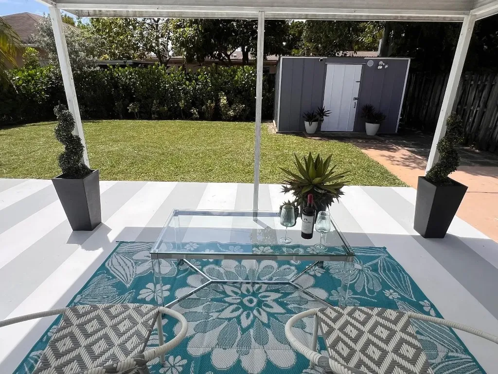 250 NE 42nd Street Oakland Park FL 33334