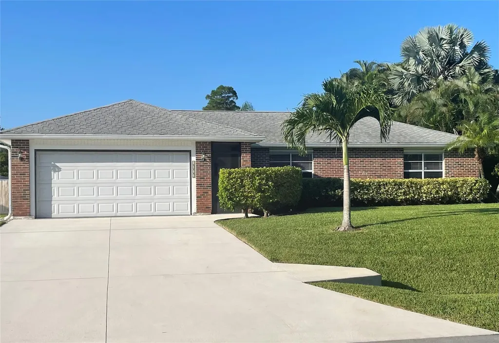 1072 SW Dalton Avenue Port St Lucie FL 34953