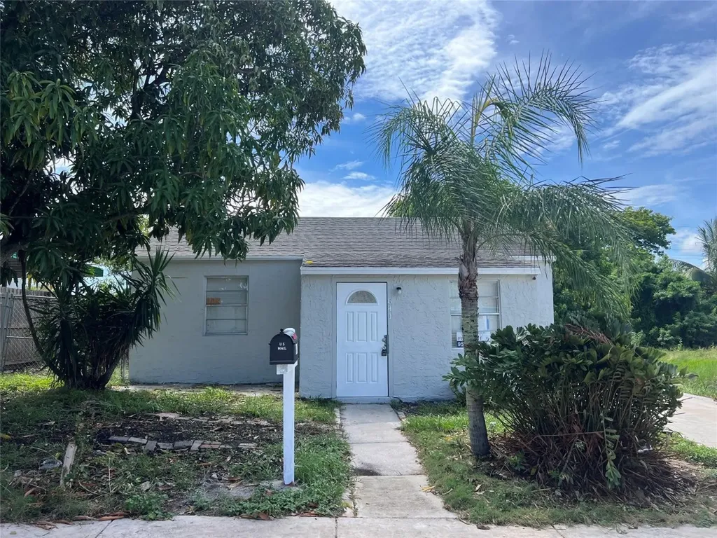 841 W 4th Street Riviera Beach FL 33404