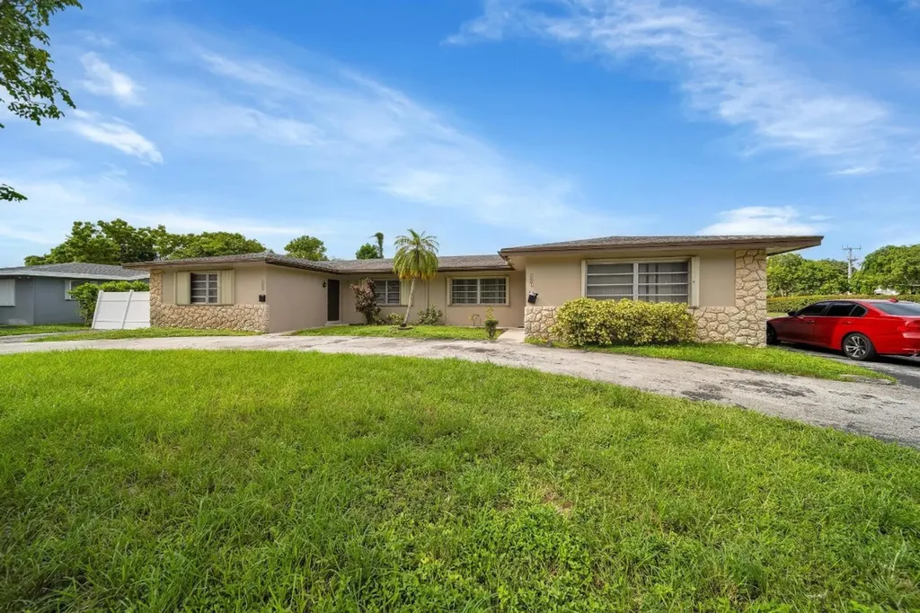 7001-7005 NW 15th Street Plantation FL 33313